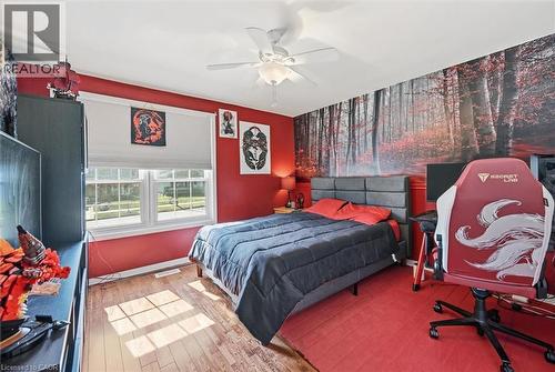 3299 Spruce Avenue, Burlington, ON - Indoor Photo Showing Bedroom