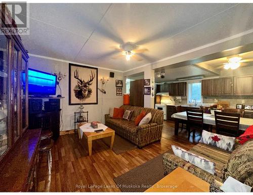 112 510 Highway, Magnetawan, ON - Indoor Photo Showing Living Room