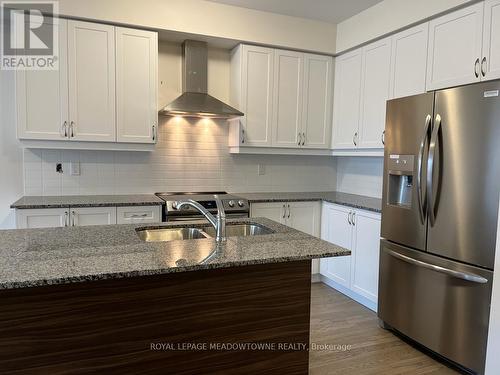 45 Eberhardt Drive E, Wasaga Beach, ON - Indoor Photo Showing Kitchen With Double Sink With Upgraded Kitchen