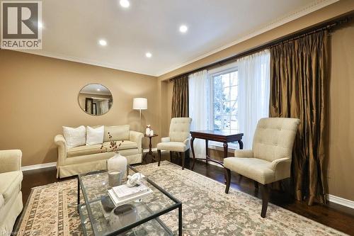1048 Veroli Court, Mississauga, ON - Indoor Photo Showing Living Room