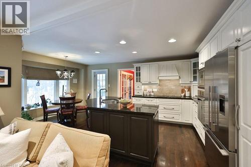 1048 Veroli Court, Mississauga, ON - Indoor Photo Showing Kitchen With Upgraded Kitchen