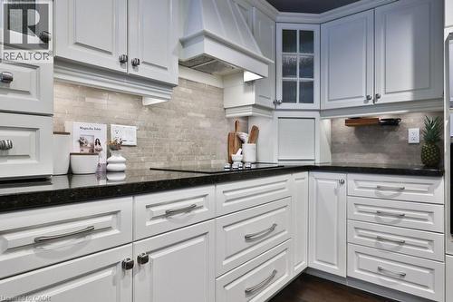 1048 Veroli Court, Mississauga, ON - Indoor Photo Showing Kitchen With Upgraded Kitchen
