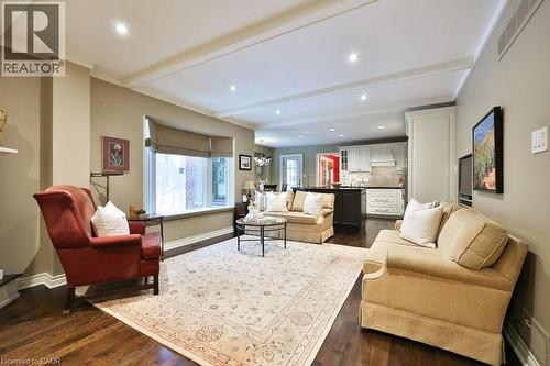 1048 Veroli Court, Mississauga, ON - Indoor Photo Showing Living Room
