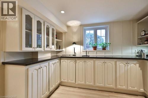 1048 Veroli Court, Mississauga, ON - Indoor Photo Showing Kitchen