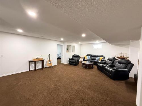 9 Waterloo Crescent, Brandon, MB - Indoor