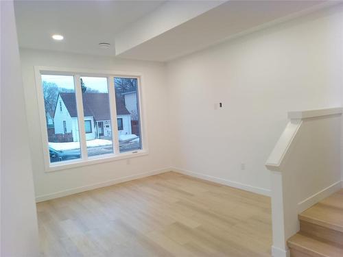 643 Moncton Avenue, Winnipeg, MB - Indoor Photo Showing Other Room