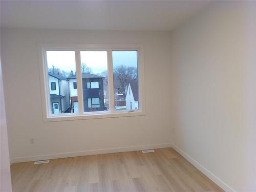 643 Moncton Avenue, Winnipeg, MB - Indoor Photo Showing Other Room