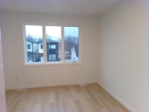 643 Moncton Avenue, Winnipeg, MB - Indoor Photo Showing Other Room