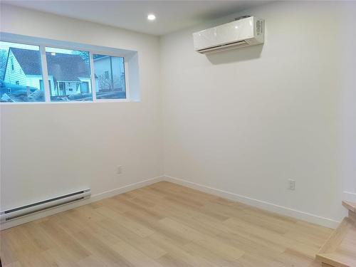 643 Moncton Avenue, Winnipeg, MB - Indoor Photo Showing Other Room