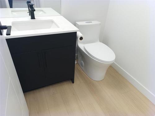 643 Moncton Avenue, Winnipeg, MB - Indoor Photo Showing Bathroom