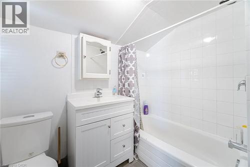16 Royal Avenue, Hamilton, ON - Indoor Photo Showing Bathroom