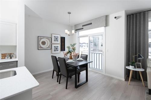 172 Moonlight Bay, Winnipeg, MB - Indoor Photo Showing Dining Room