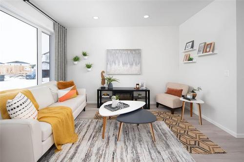 172 Moonlight Bay, Winnipeg, MB - Indoor Photo Showing Living Room