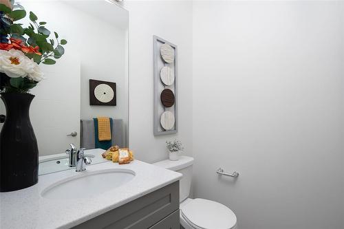172 Moonlight Bay, Winnipeg, MB - Indoor Photo Showing Bathroom