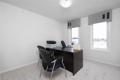 172 Moonlight Bay, Winnipeg, MB - Indoor Photo Showing Office