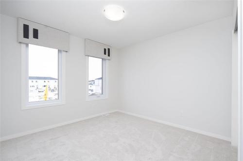 172 Moonlight Bay, Winnipeg, MB - Indoor Photo Showing Other Room