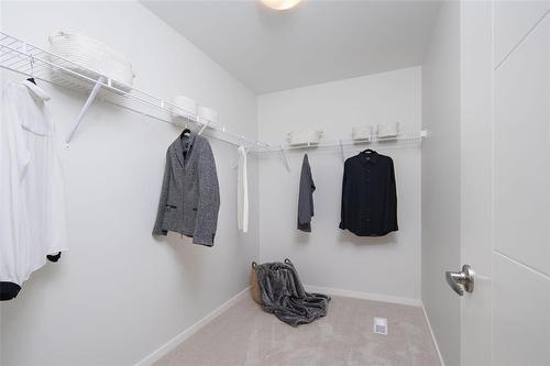 172 Moonlight Bay, Winnipeg, MB - Indoor With Storage