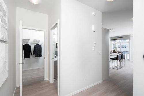 172 Moonlight Bay, Winnipeg, MB - Indoor Photo Showing Other Room