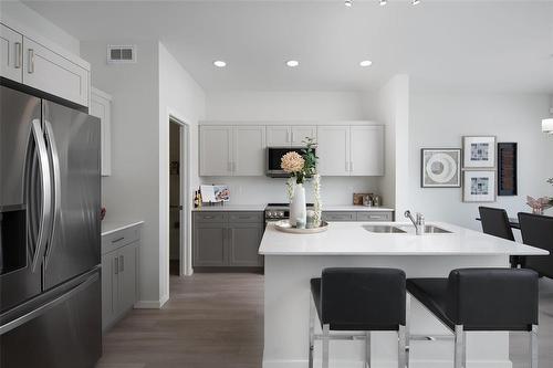 172 Moonlight Bay, Winnipeg, MB - Indoor Photo Showing Kitchen With Double Sink With Upgraded Kitchen