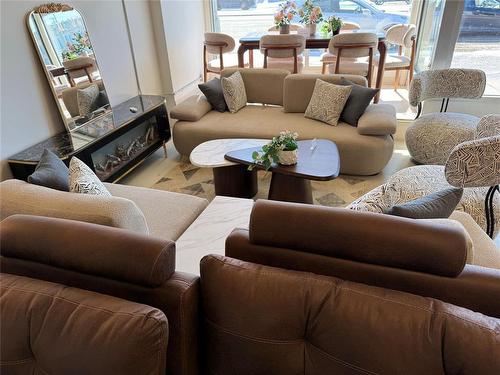 1857 Portage Avenue, Winnipeg, MB 