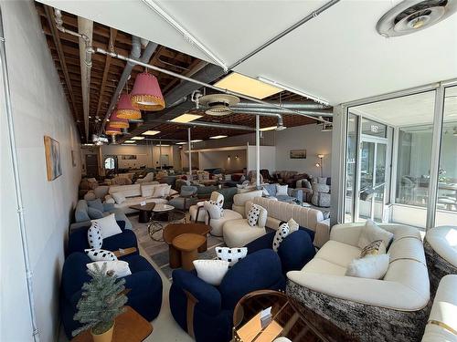 1857 Portage Avenue, Winnipeg, MB 