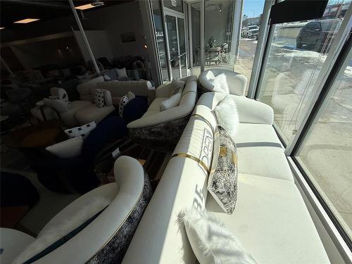 1857 Portage Avenue, Winnipeg, MB 