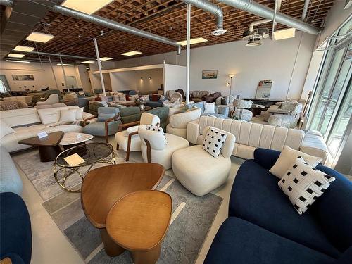 1857 Portage Avenue, Winnipeg, MB 