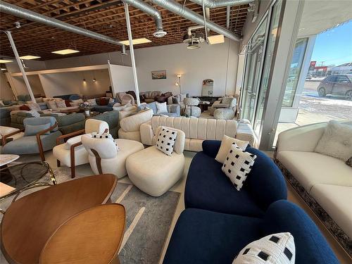 1857 Portage Avenue, Winnipeg, MB 