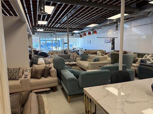 1857 Portage Avenue, Winnipeg, MB 