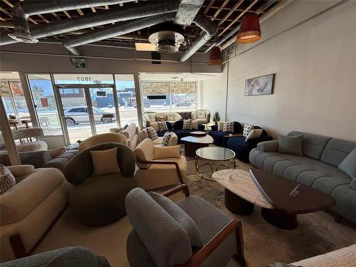 1857 Portage Avenue, Winnipeg, MB 