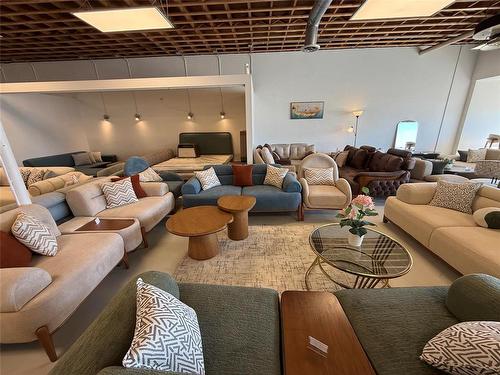 1857 Portage Avenue, Winnipeg, MB 