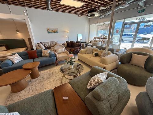 1857 Portage Avenue, Winnipeg, MB 