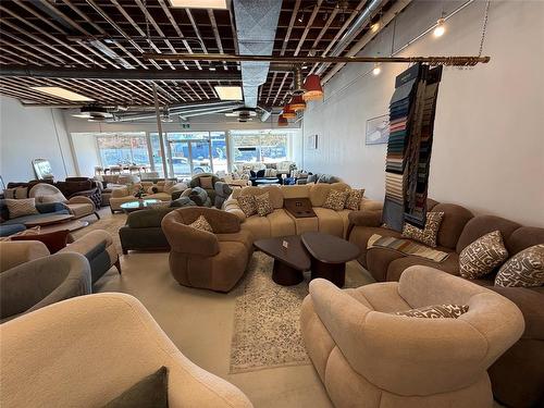 1857 Portage Avenue, Winnipeg, MB 