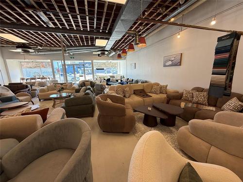 1857 Portage Avenue, Winnipeg, MB 