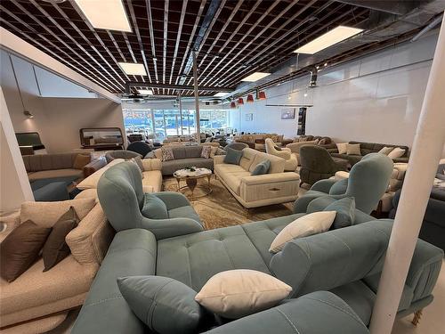 1857 Portage Avenue, Winnipeg, MB 