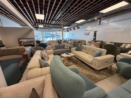 1857 Portage Avenue, Winnipeg, MB 