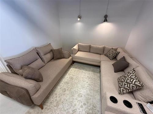 1857 Portage Avenue, Winnipeg, MB 