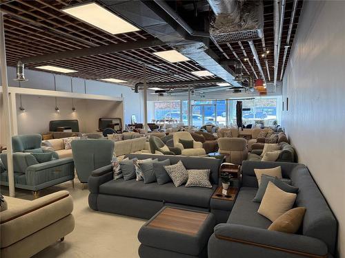 1857 Portage Avenue, Winnipeg, MB 