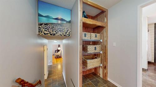 10219 Twin Bays Road, Twin Bays, BC - Indoor Photo Showing Other Room