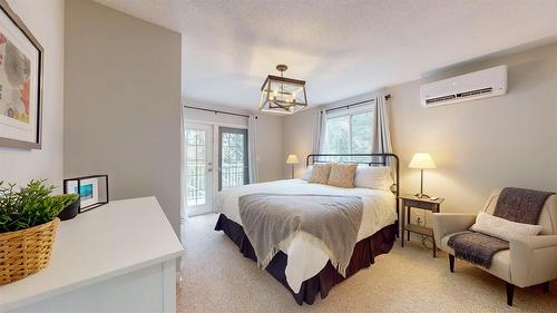 10219 Twin Bays Road, Twin Bays, BC - Indoor Photo Showing Bedroom