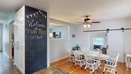10219 Twin Bays Road, Twin Bays, BC - Indoor Photo Showing Dining Room