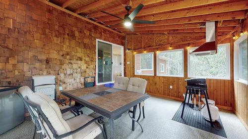 10219 Twin Bays Road, Twin Bays, BC - Indoor
