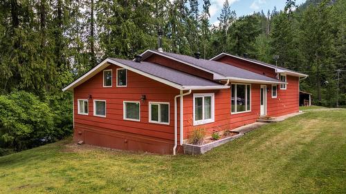 10219 Twin Bays Road, Twin Bays, BC - Outdoor