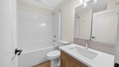 221 4Th Avenue, Cranbrook, BC - Indoor Photo Showing Bathroom