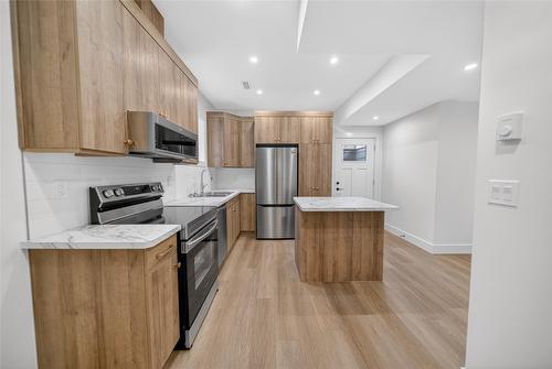 221 4Th Avenue, Cranbrook, BC - Indoor Photo Showing Kitchen