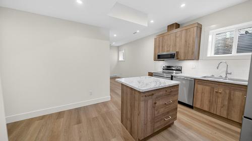 221 4Th Avenue, Cranbrook, BC - Indoor Photo Showing Kitchen