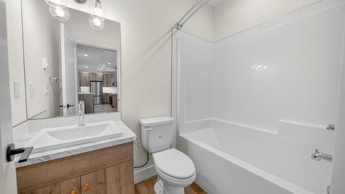221 4Th Avenue, Cranbrook, BC - Indoor Photo Showing Bathroom