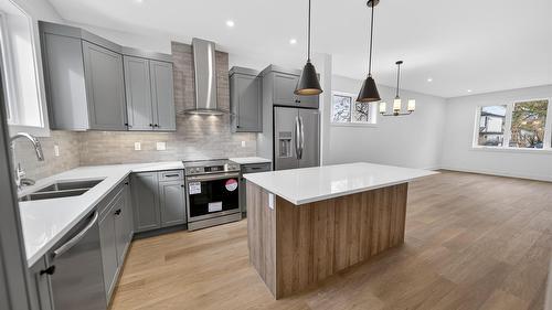 221 4Th Avenue, Cranbrook, BC - Indoor Photo Showing Kitchen With Double Sink With Upgraded Kitchen