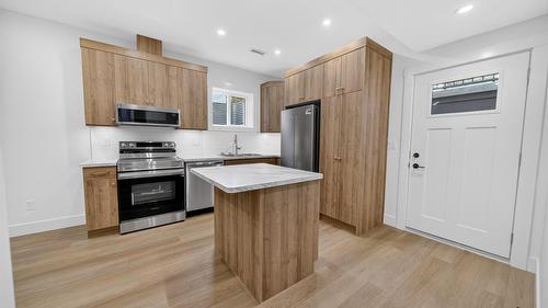 221 4Th Avenue, Cranbrook, BC - Indoor Photo Showing Kitchen