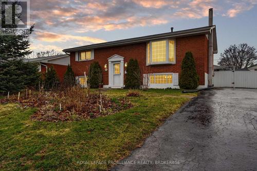 810 CAMBERLEY CRESCENT  Kingston (City Southwest), ON K7M 4C4